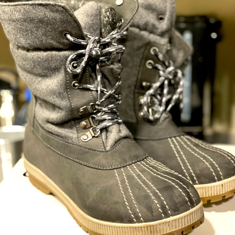 London Fog Snowboots Size 10